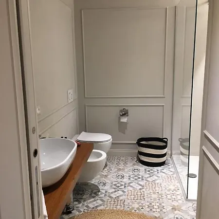 Suites Menaggio דירה *